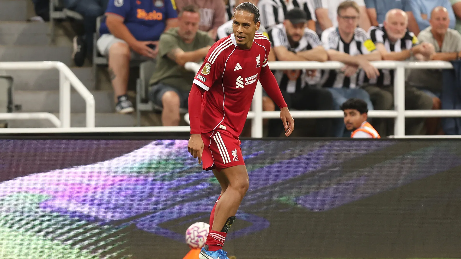 Van Dijk points to injury in Liverpool vs New Castle match yesterday